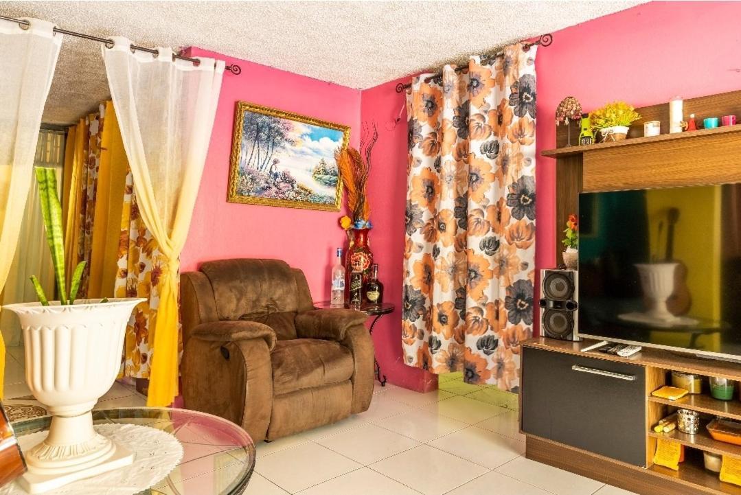 Colorful Private Room Oasis モンテゴ・ベイ エクステリア 写真